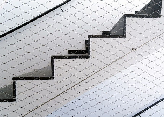 SS304 Excellent Flexibility Stair Netting With Buckle 2.0 MM Wire 50x50 MM Hole